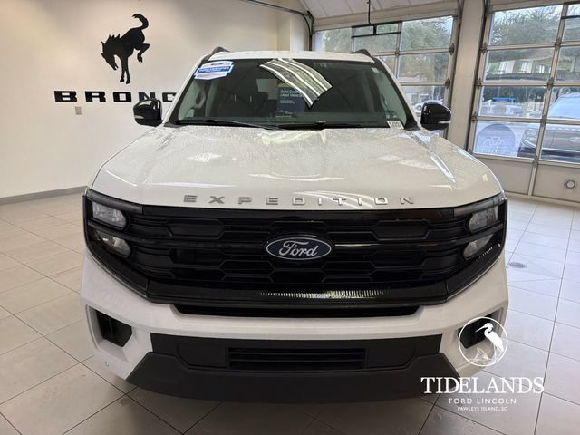 Certified 2025 Ford Expedition Active RWD image 3