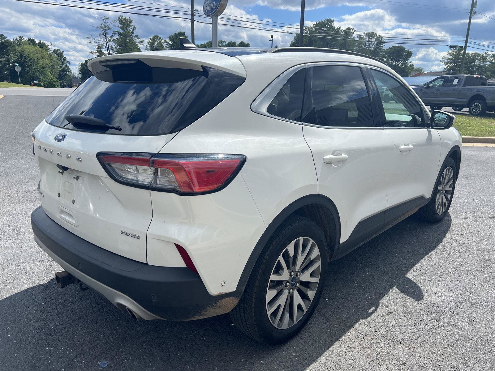 Certified 2020 Ford Escape Titanium w/ Titanium Premium Package 2.0 AWD/4WD image 4