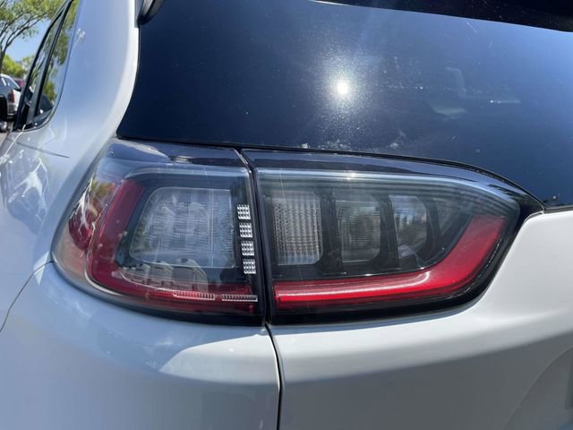 Used 2019 Jeep Cherokee Latitude Plus w/ Comfort/Convenience Group FWD image 32