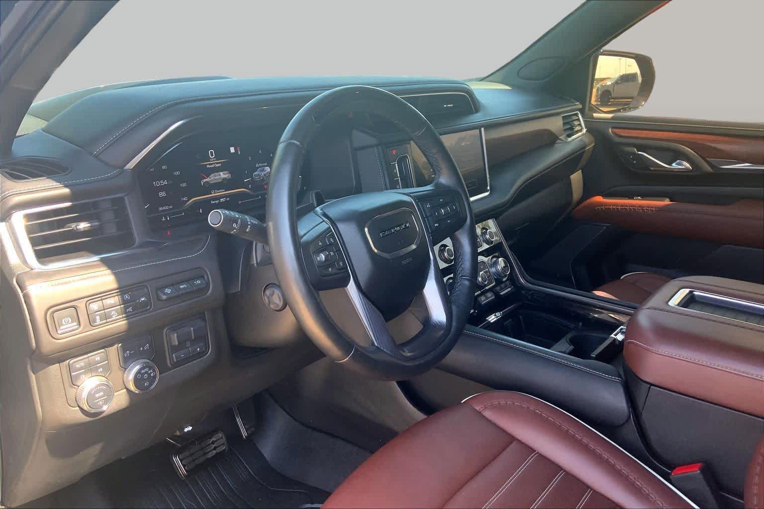 Used 2023 GMC Yukon Denali Ultimate w/ LPO, Floor Liner Package AWD/4WD image 18