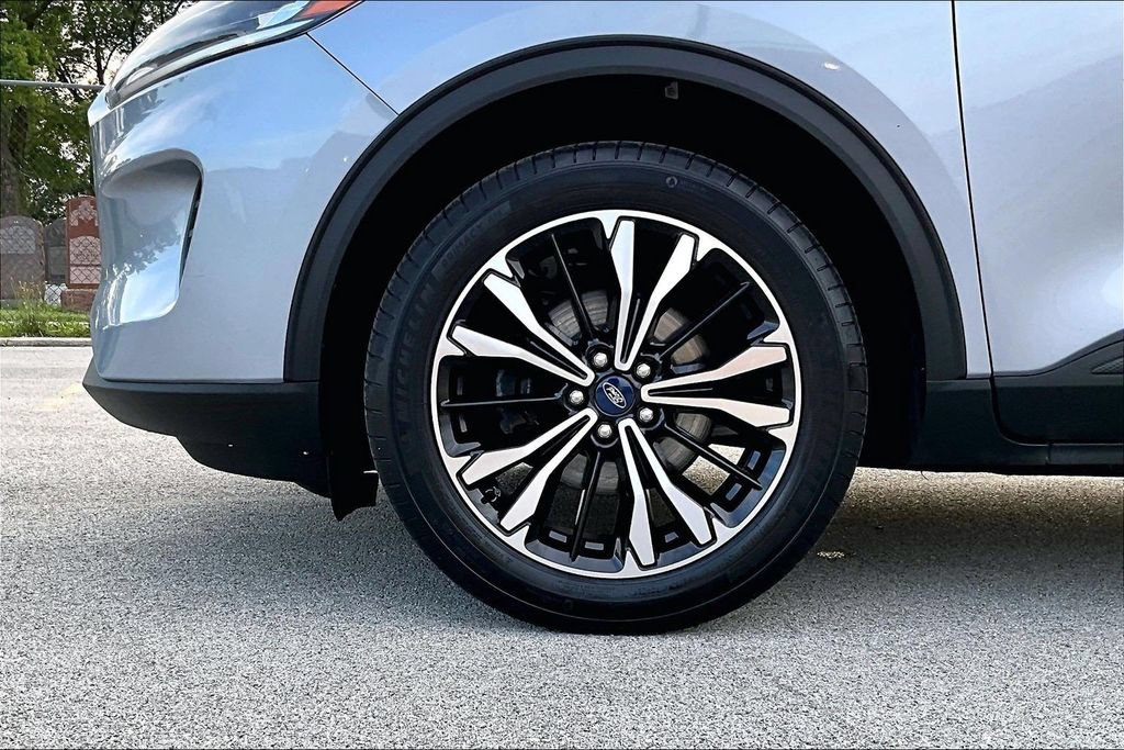 Certified 2022 Ford Escape SE w/ SE Sport Appearance Package AWD/4WD image 9