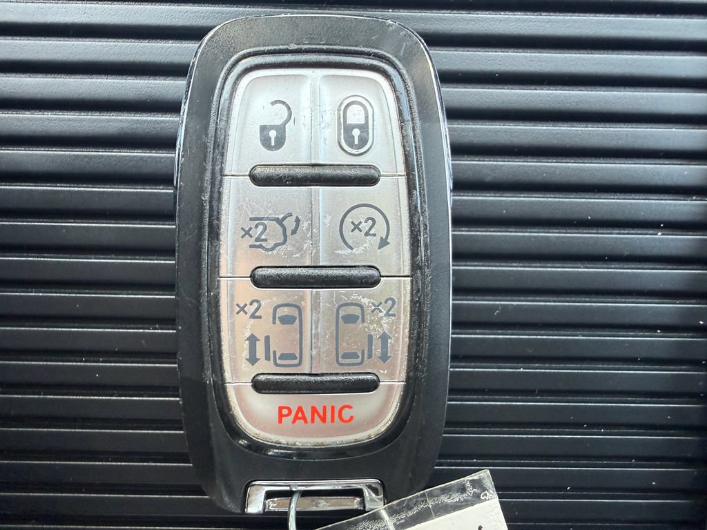 Used 2024 Chrysler Pacifica Touring-L FWD image 37