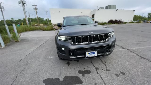 Used 2022 Jeep Grand Cherokee L Overland w/ Luxury Tech Group IV AWD/4WD image 3