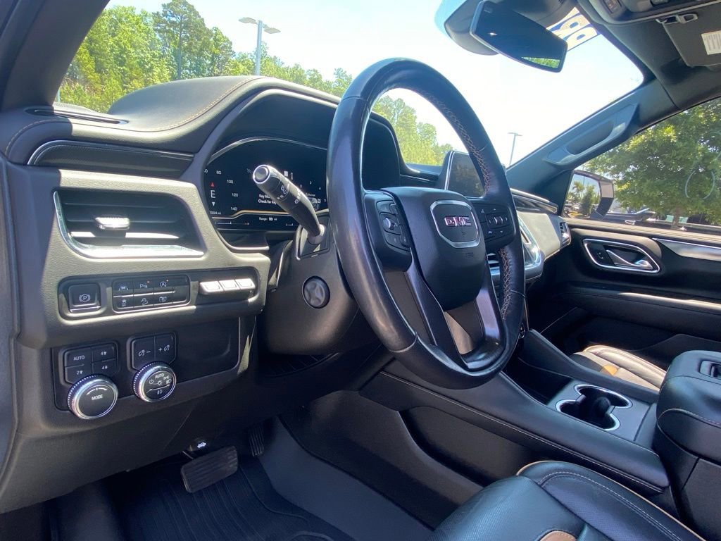 Used 2023 GMC Yukon AT4 w/ Technology Package AWD/4WD image 8