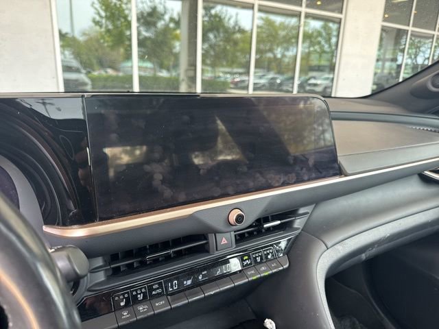 Used 2024 Toyota Crown Platinum image 8