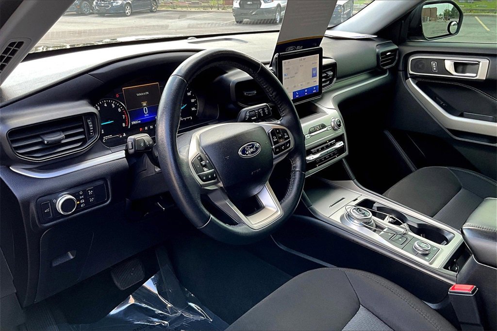 Certified 2022 Ford Explorer XLT w/ Class IV Trailer Tow Package image 13