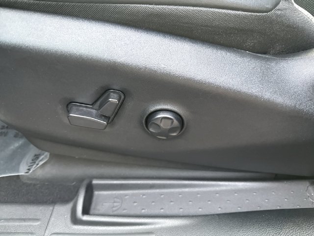 Used 2025 Chrysler Pacifica Limited FWD image 12