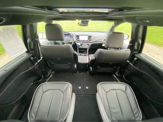 Used 2026 Chrysler Pacifica Limited FWD image 22