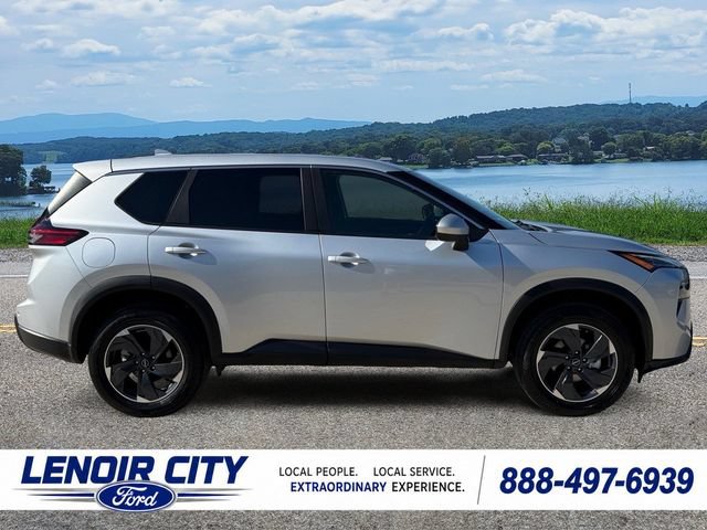 Used 2024 Nissan Rogue SV FWD image 2