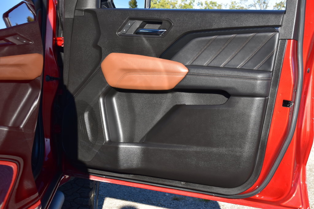Used 2025 GMC Canyon AT4 w/ Technology Plus Package AWD/4WD image 33