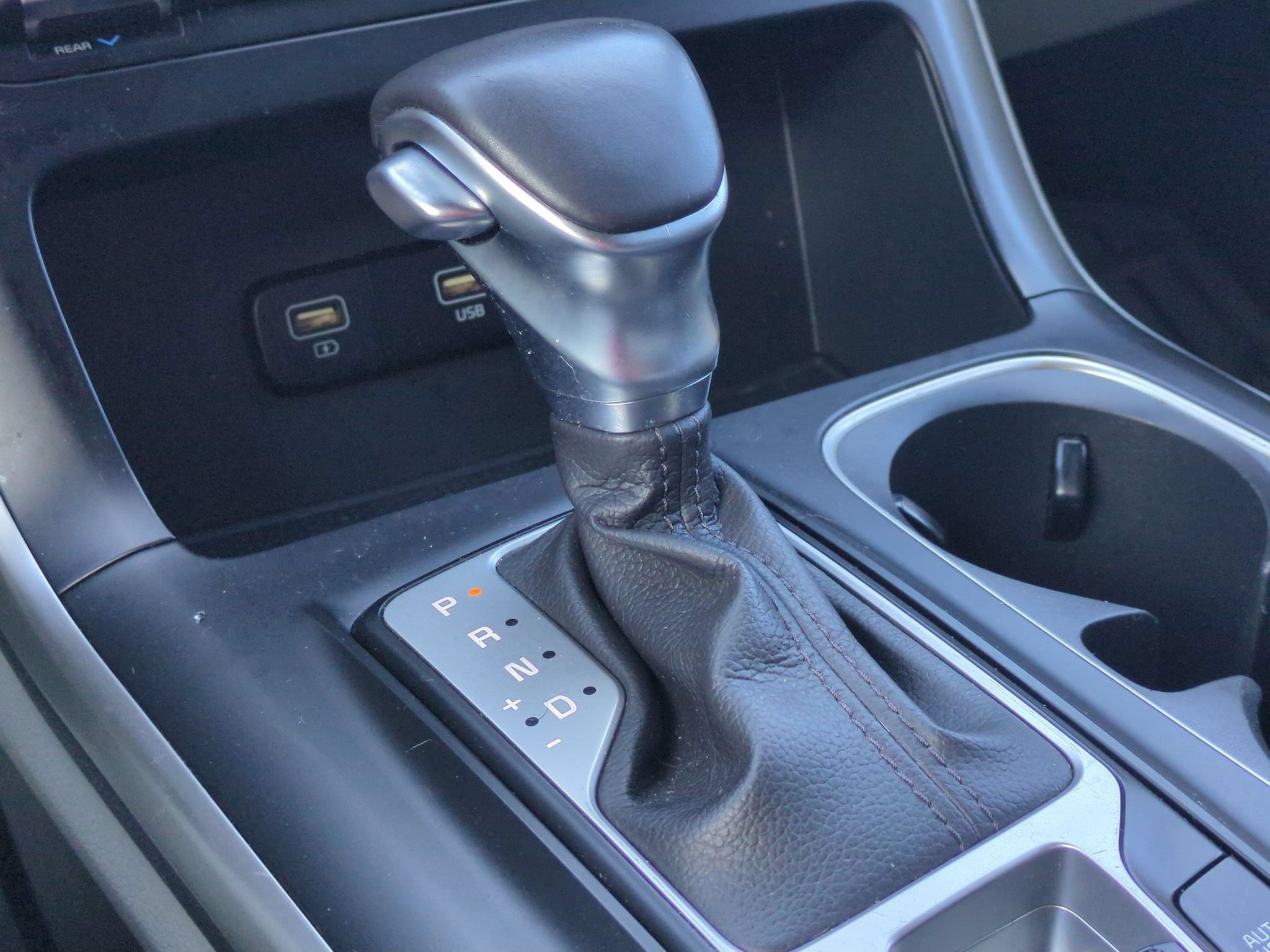Used 2023 Kia Carnival LX FWD image 23