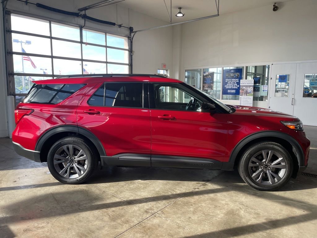 Certified 2022 Ford Explorer XLT w/ Equipment Group 202A AWD/4WD image 5