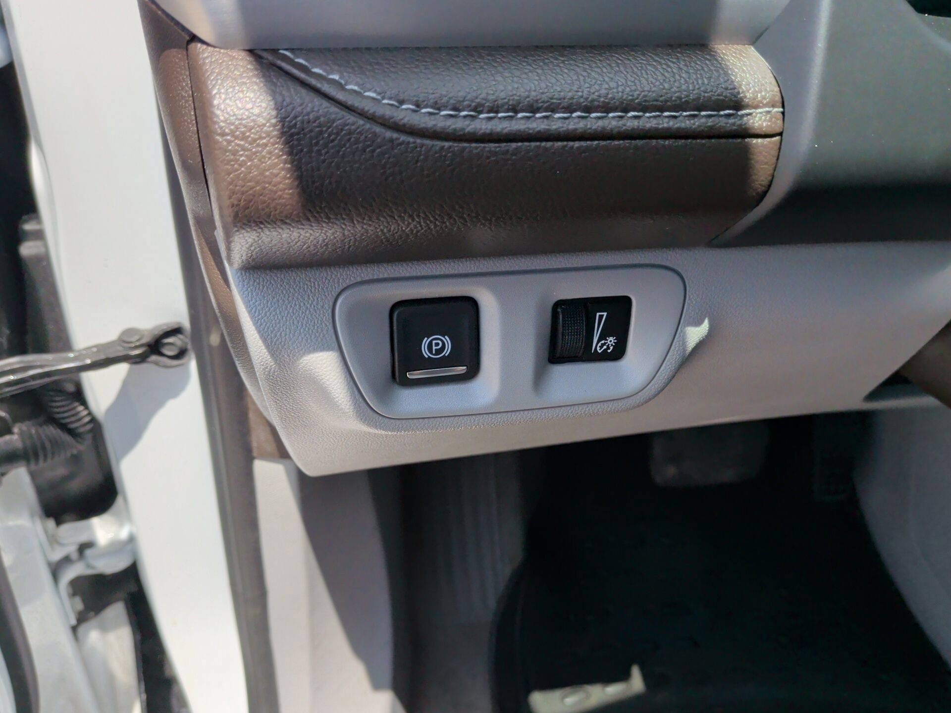 Used 2023 GMC Acadia SLT FWD image 30
