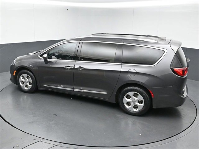 Used 2017 Chrysler Pacifica Touring-L Plus image 11