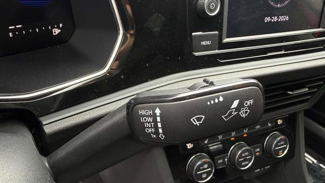 Used 2023 Volkswagen Jetta SE FWD image 15
