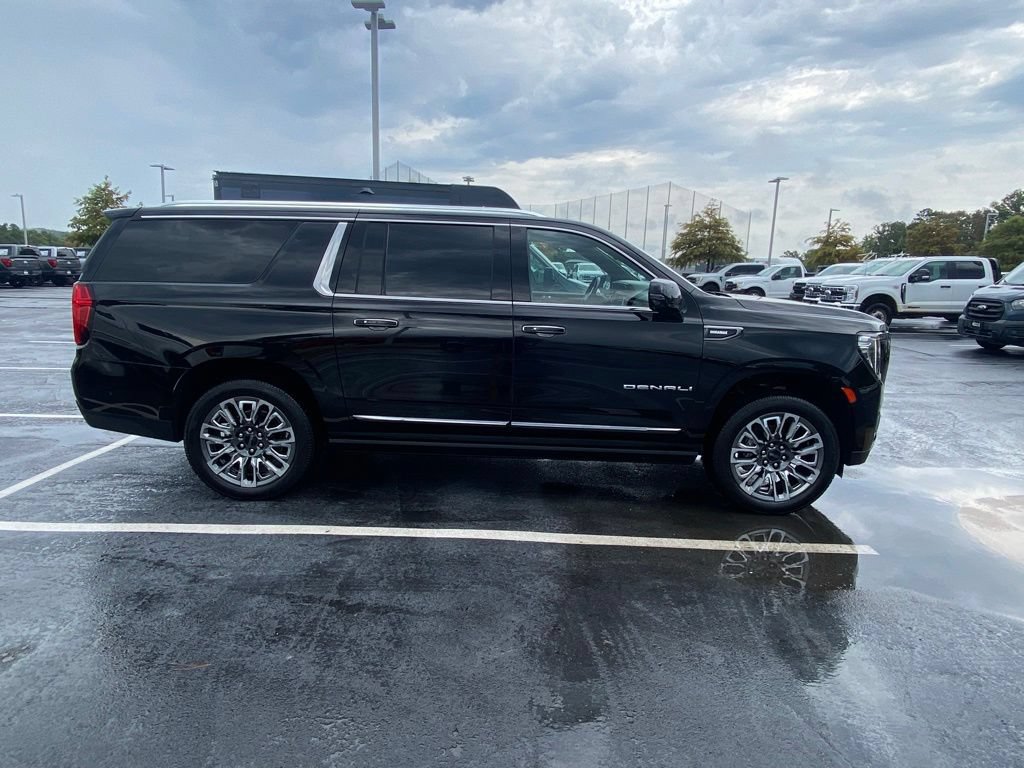 Used 2024 GMC Yukon XL Denali Ultimate AWD/4WD image 8