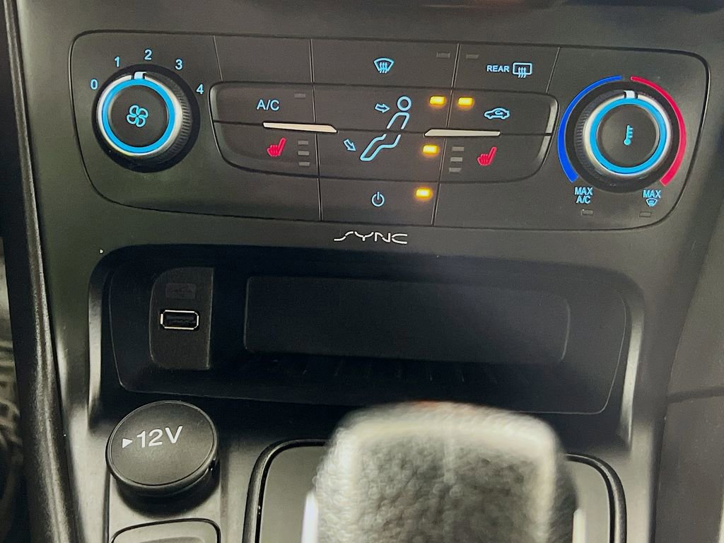 Certified 2018 Ford Focus SE w/ Cold Weather Package image 19