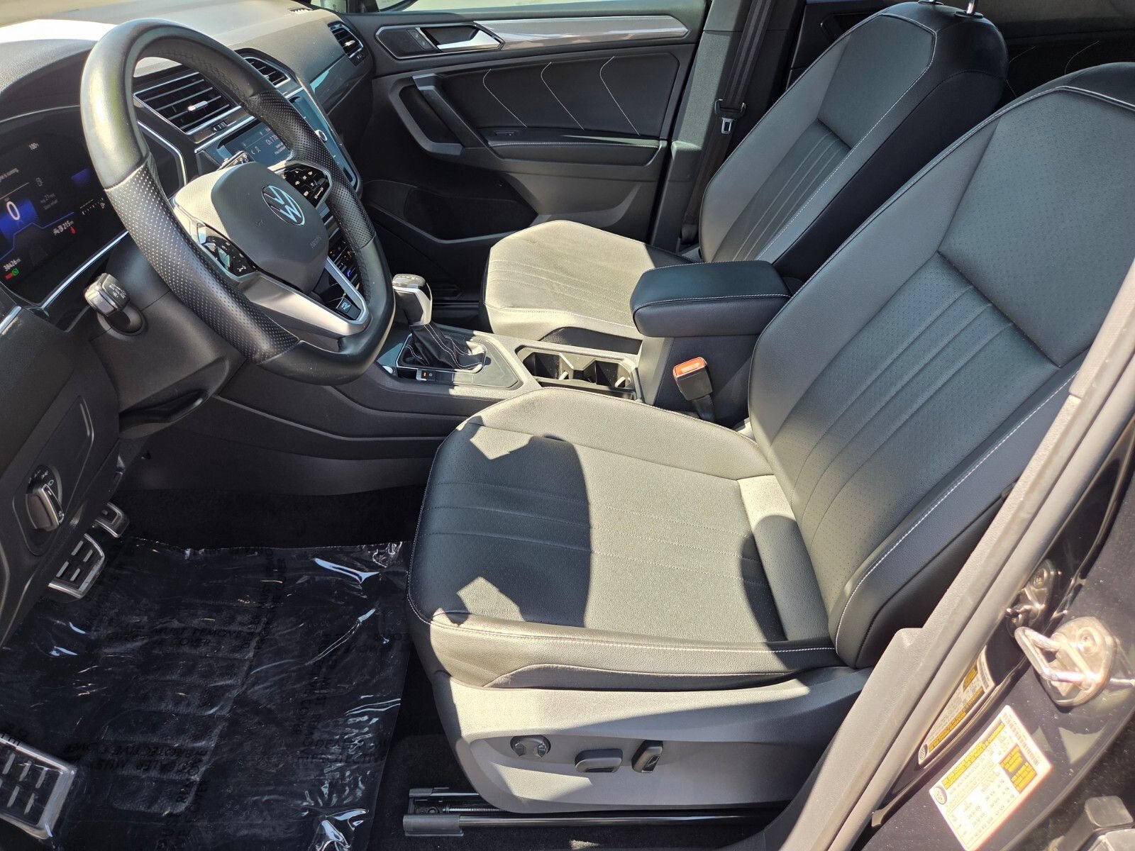 Used 2022 Volkswagen Tiguan SE R-Line FWD image 10