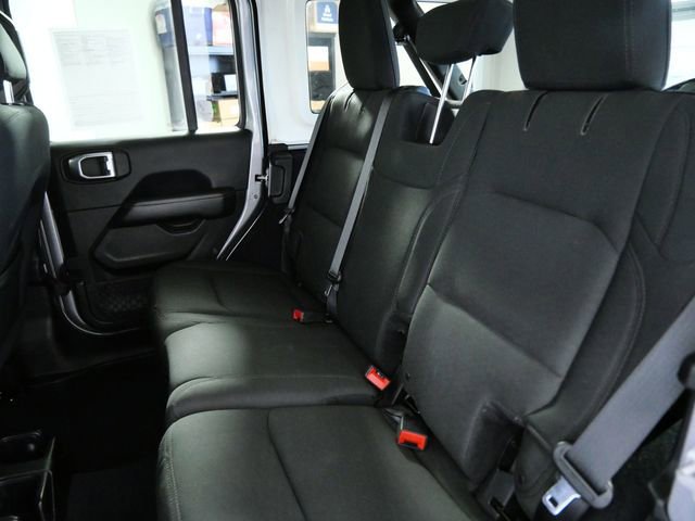 Used 2018 Jeep Wrangler Unlimited Sahara AWD/4WD image 14