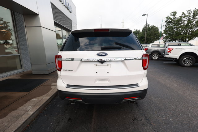 Certified 2019 Ford Explorer Limited w/ Ford Safe & Smart Package FWD image 4