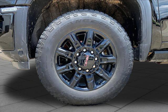 Used 2025 GMC Sierra 2500 AT4 w/ AT4 Premium Plus Package AWD/4WD image 11