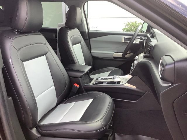 Certified 2023 Ford Explorer XLT w/ Equipment Group 202A AWD/4WD image 25