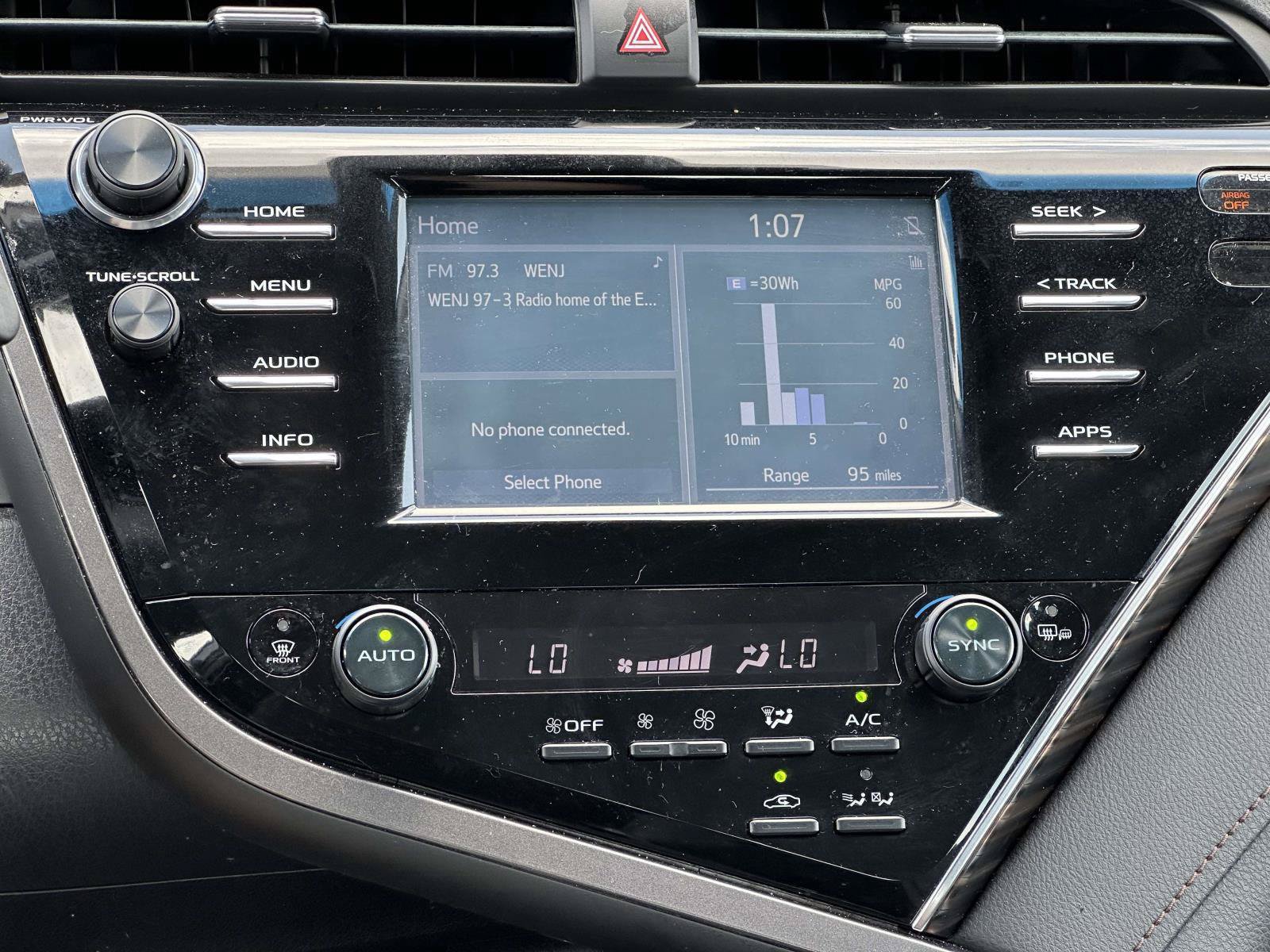 Used 2018 Toyota Camry XLE FWD image 17