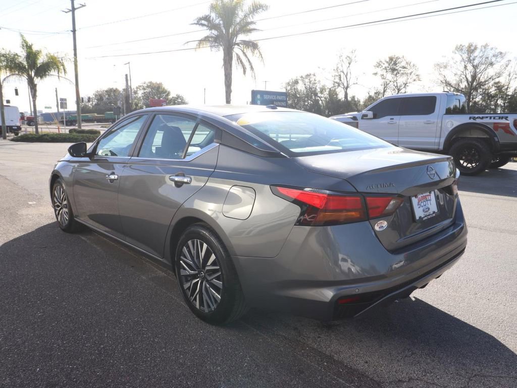 Used 2025 Nissan Altima 2.5 SV image 3