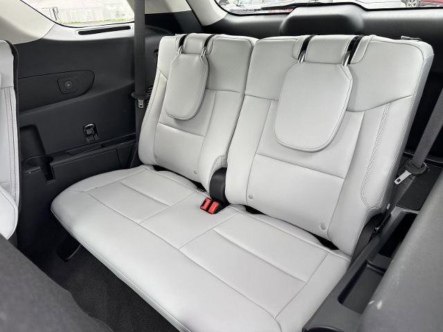 Certified 2025 Ford Explorer Platinum w/ Ultimate Package AWD/4WD image 19