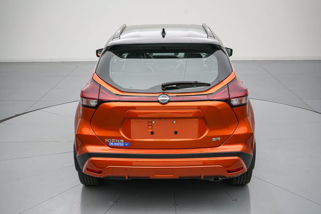 Used 2023 Nissan Kicks SR w/ SR Premium Package FWD image 5