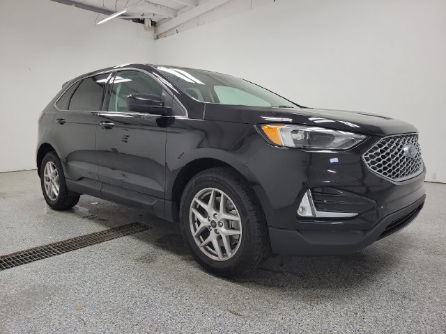Certified 2024 Ford Edge SEL w/ Convenience Package AWD/4WD image 2