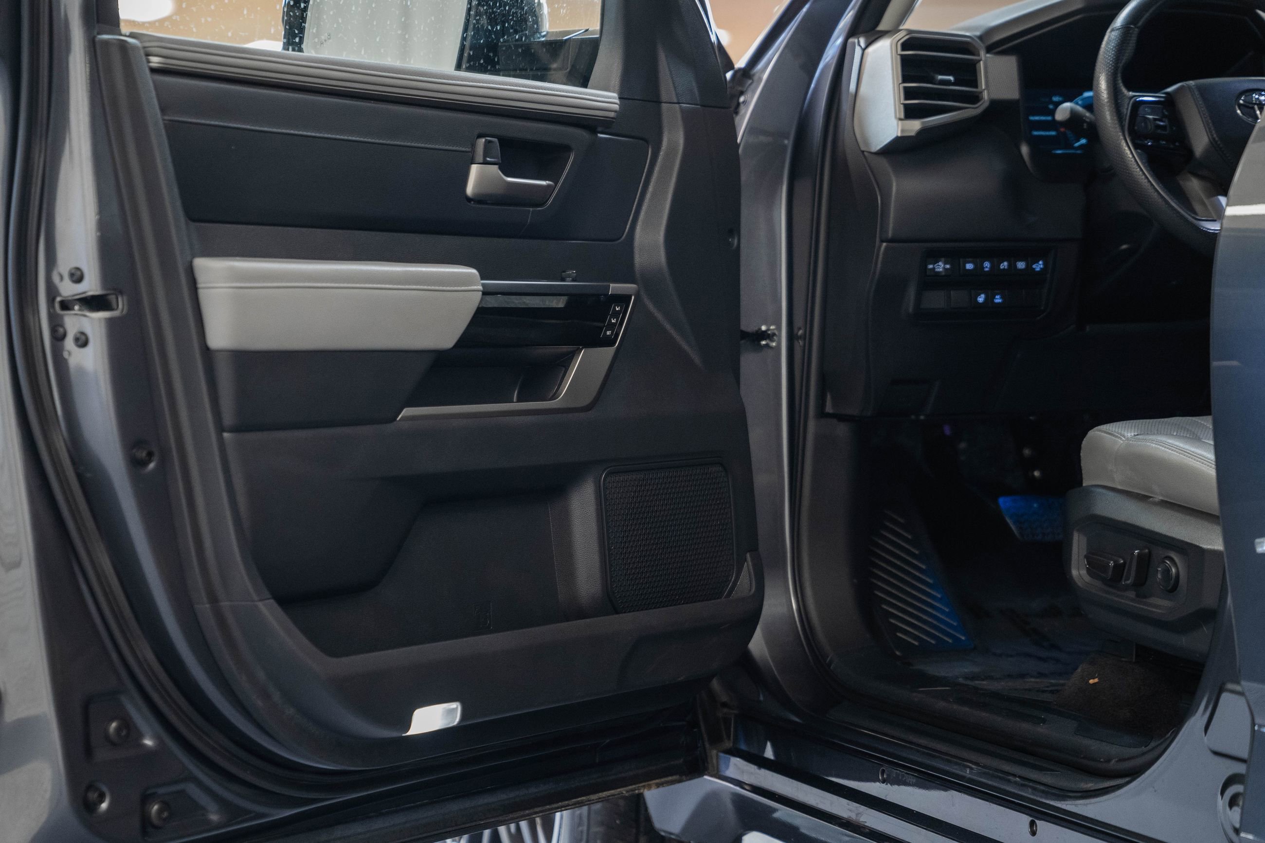 Used 2024 Toyota Tundra Limited image 46