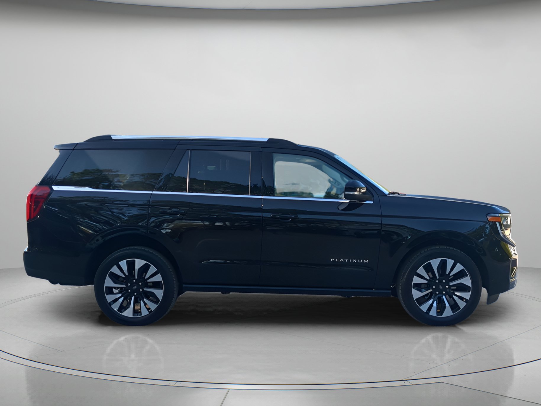 Certified 2025 Ford Expedition Platinum w/ Driver's Package AWD/4WD image 39