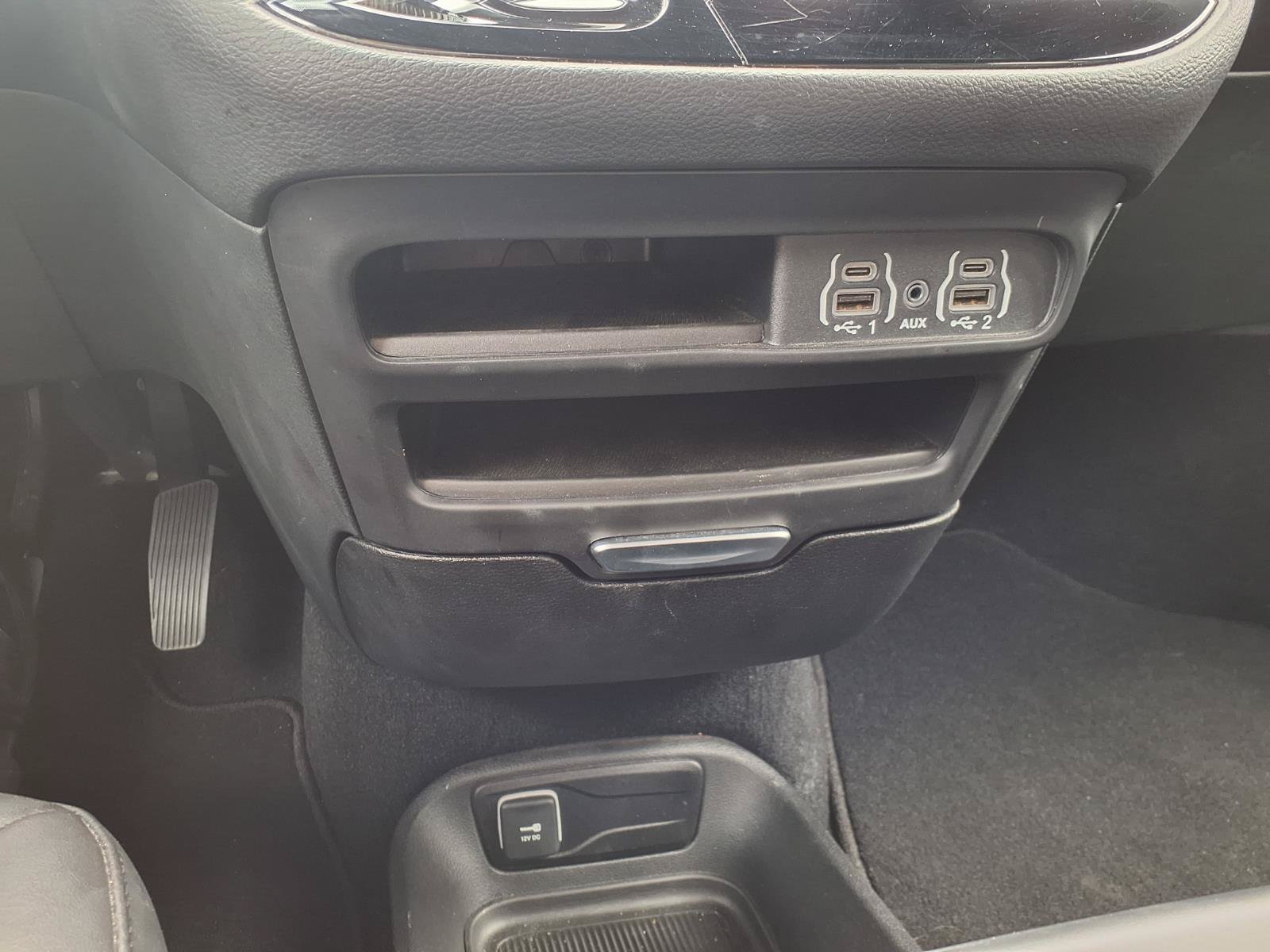 Used 2025 Chrysler Pacifica Select FWD image 27