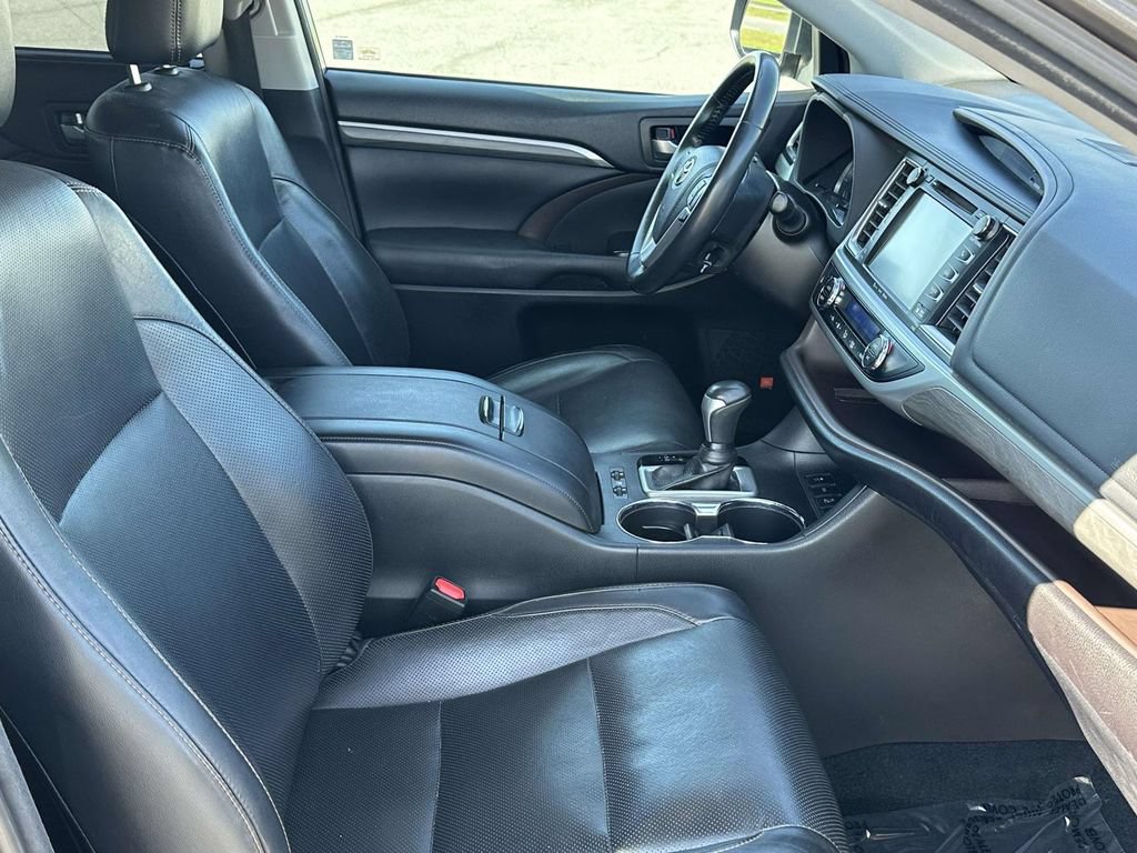 Used 2018 Toyota Highlander Limited AWD/4WD image 10