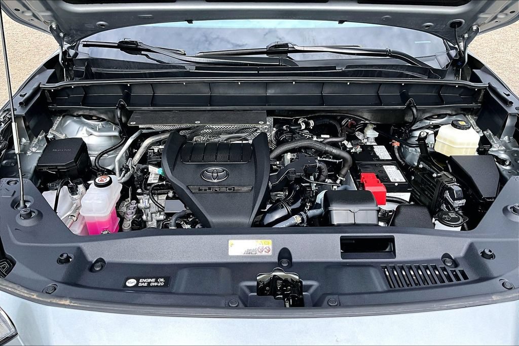 Used 2025 Toyota Highlander XLE AWD/4WD image 10