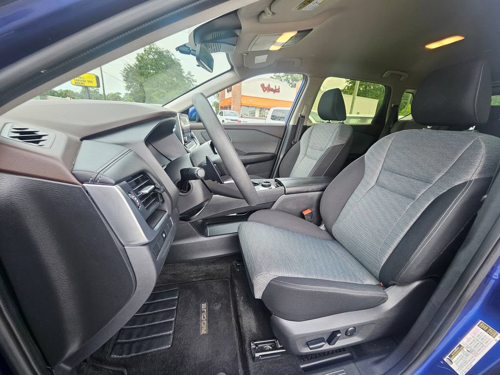 Used 2023 Nissan Rogue SV AWD/4WD image 4