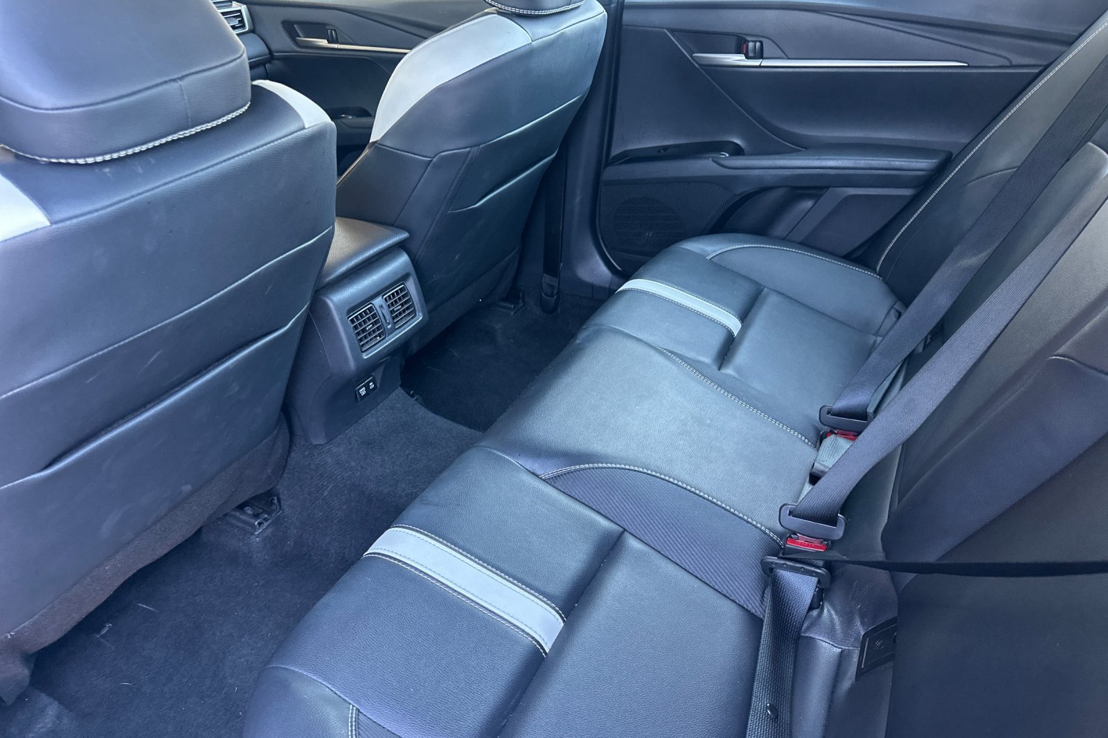 Used 2025 Toyota Camry SE FWD image 11