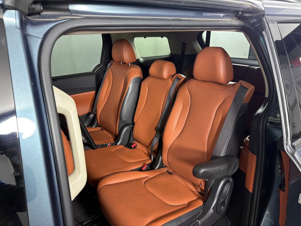 Used 2023 Kia Carnival SX Prestige image 28