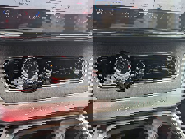 Certified 2025 Ford Expedition Platinum w/ Platinum Ultimate Package image 19