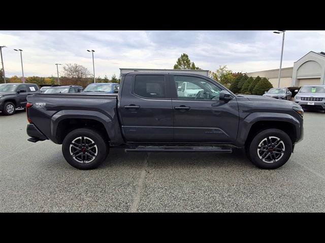 Used 2025 Toyota Tacoma TRD Sport AWD/4WD image 9