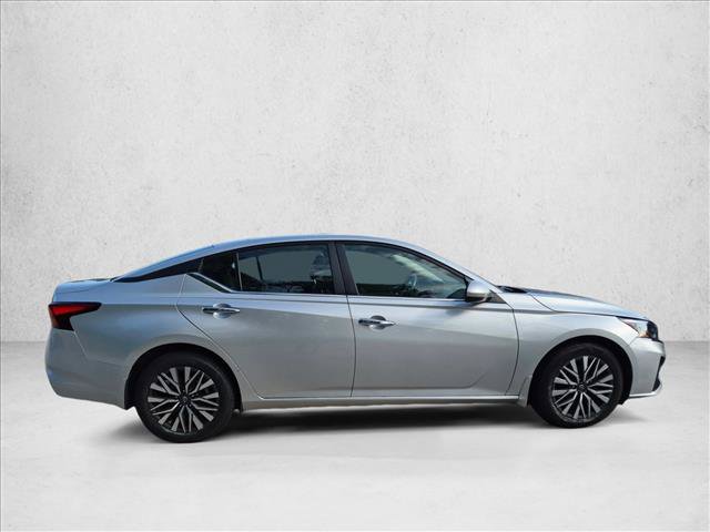 Used 2023 Nissan Altima 2.5 SV w/ SV Premium Package AWD/4WD image 4