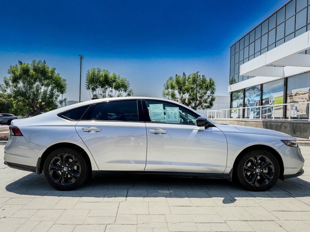 Used 2025 Honda Accord SE image 4