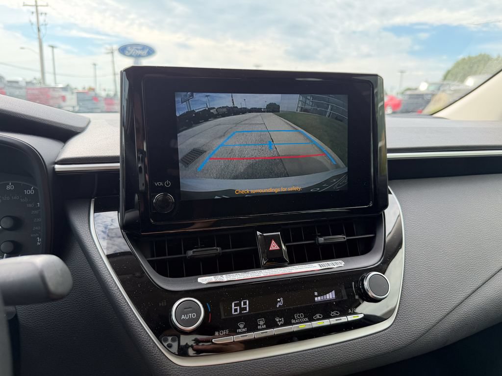 Used 2025 Toyota Corolla LE FWD image 21