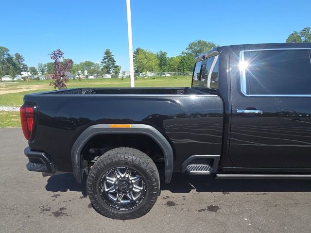 Used 2022 GMC Sierra 2500 Denali w/ Denali Black Diamond Edition AWD/4WD image 7