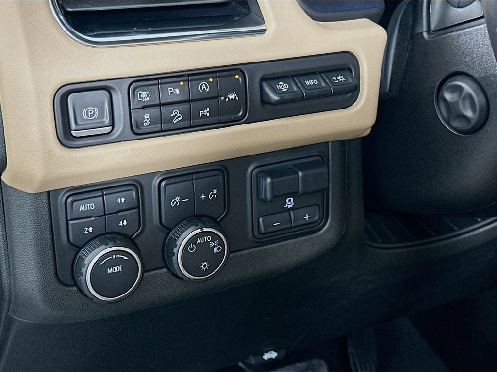 Used 2023 Chevrolet Suburban Premier w/ Advanced Technology Package AWD/4WD image 12