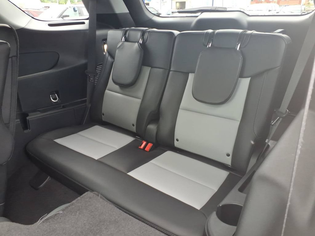 Certified 2023 Ford Explorer XLT w/ Equipment Group 202A AWD/4WD image 11