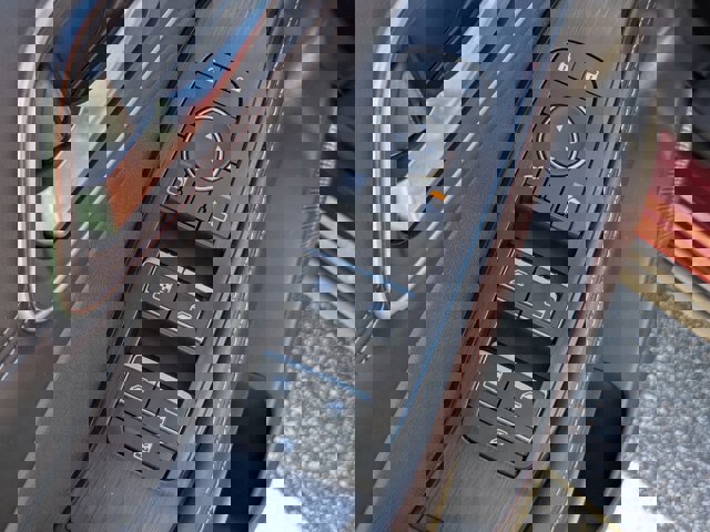 Used 2021 Nissan Rogue SL w/ Premium Package image 16