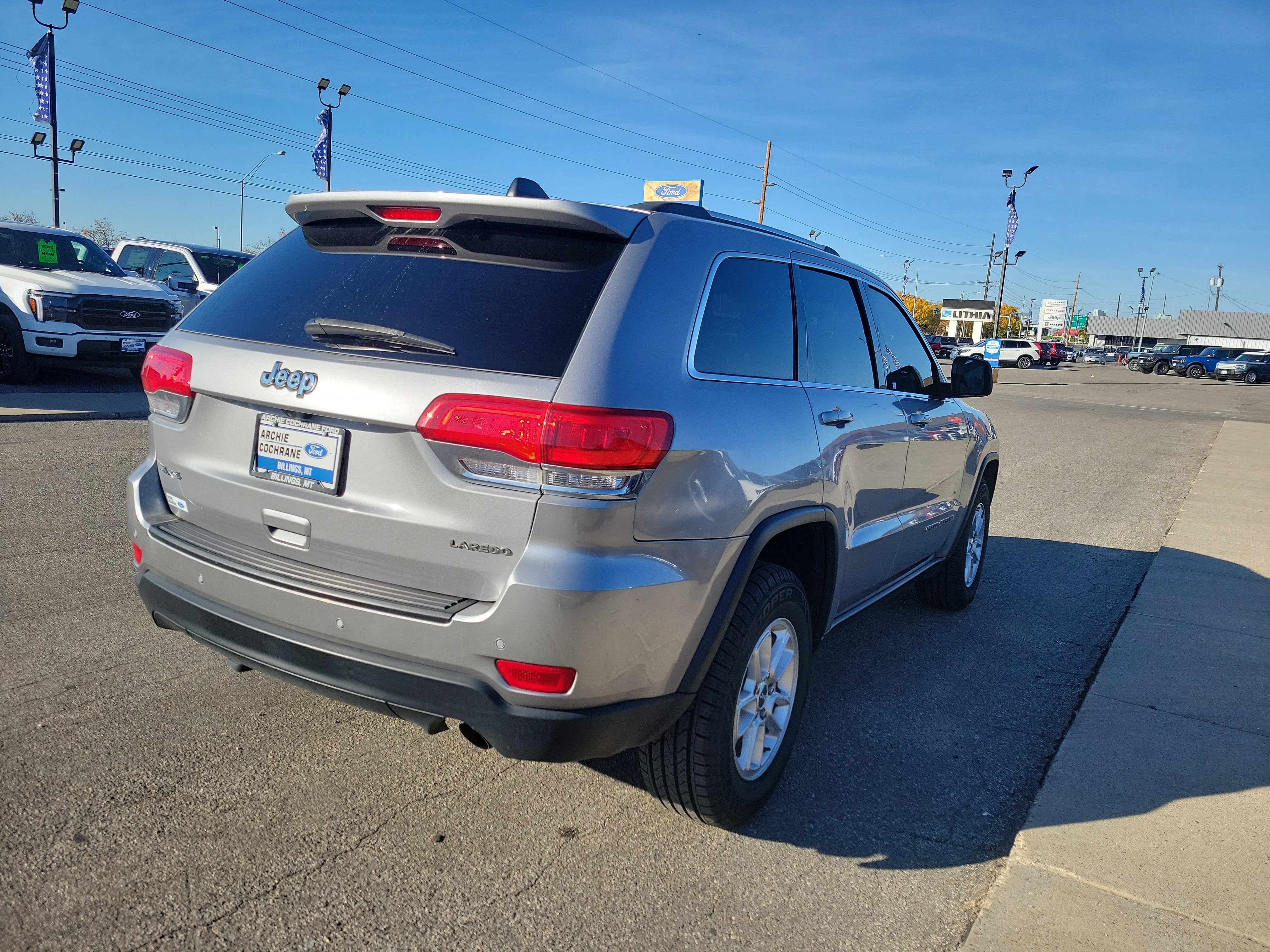 Used 2019 Jeep Grand Cherokee Laredo AWD/4WD image 5