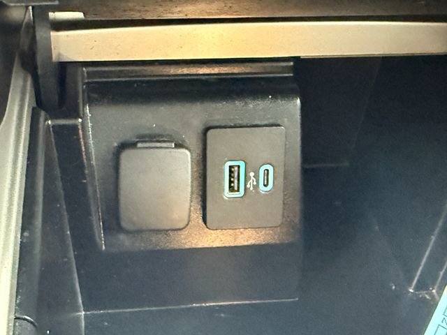 Certified 2022 Ford Explorer XLT w/ Equipment Group 202A image 20